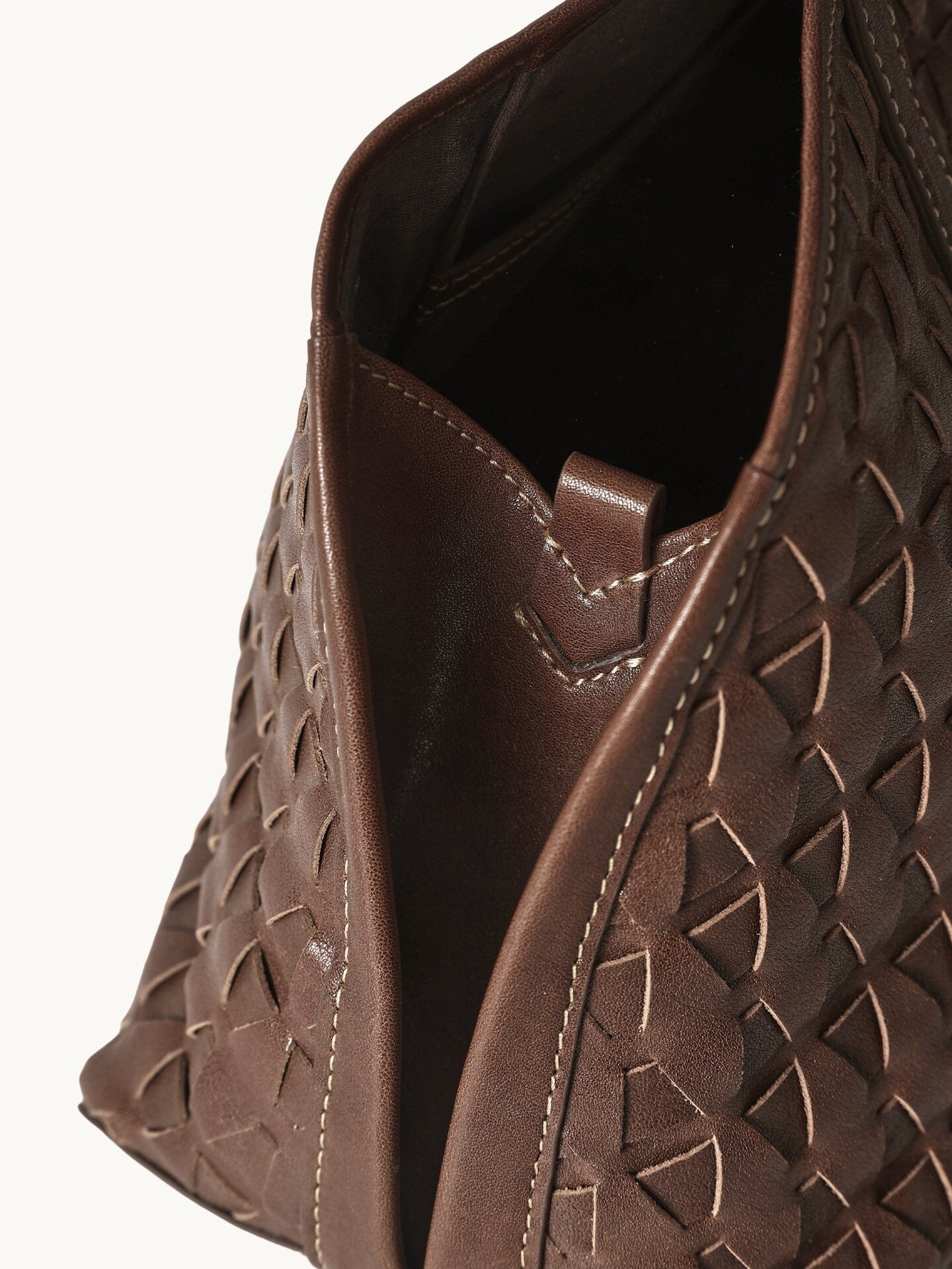Lattice Shellseeker Bag - Image 9